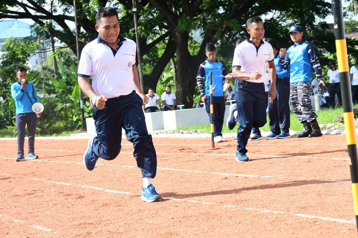 Menjaga Kebugaran Jasmani, Perwira Dan Prajurit Mako Lantamal VI ...