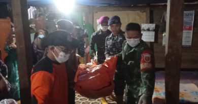 Tim Satgas Gulben Lantamal VI Makassar Laksanakan Evakuasi Mayat Korban Banjir di Luwu
