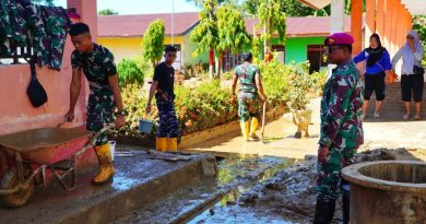 Peduli Bencana, Satgas Gulben Lantamal VI Makassar Laksanakan Pembersihan Area Sekolah di Luwu-Sulsel