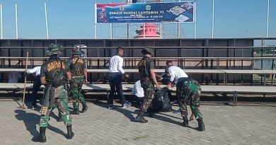 Lantamal VI Makassar Laksanakan Bersih Pantai Dalam Rangka Hardikal Ke-78 Tahun 2024