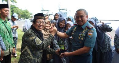 Danlantamal VI Tanamkan Kecintaan Terhadap TNI AL dan Maritim Nusantara Kepada Santri Pondok Madinah