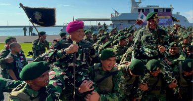 Danlantamal VI Makassar Sambut Satgas Pamtas RI-PNG Mobile Yonif 432/WSJ/3/3 Kostrad Wilayah Papua Di Dermaga Layang Lantamal VI