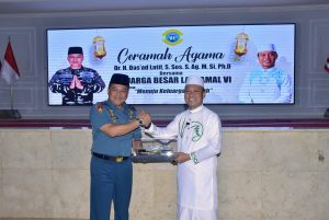 Jelang Idul Adha 1446 H/2025 M, Ustadz Das’ad Latif Ceramah Di Depan Ratusan Personel Lantamal VI