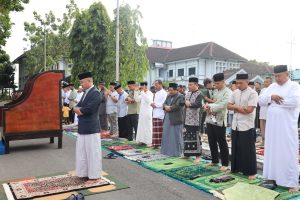 Ribuan Warga Kota Makassar Shalat Idul Adha 1446 H/2025 M Di Lantamal VI Makassar