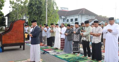 Ribuan Warga Kota Makassar Shalat Idul Adha 1446 H/2025 M Di Lantamal VI Makassar