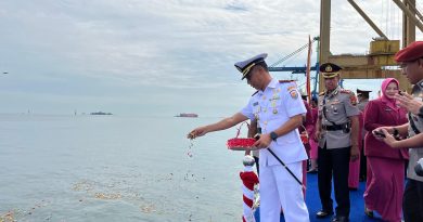 Peringati Hari Bhayangkara Ke-79 Tahun 2025, Lantamal VI Ikut Serta Tabur Bunga Di Laut